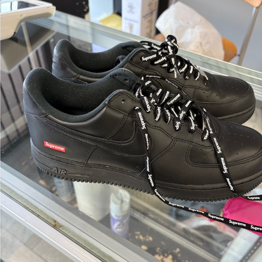 NIKE SUPREME AIR FORCES SIZE 10